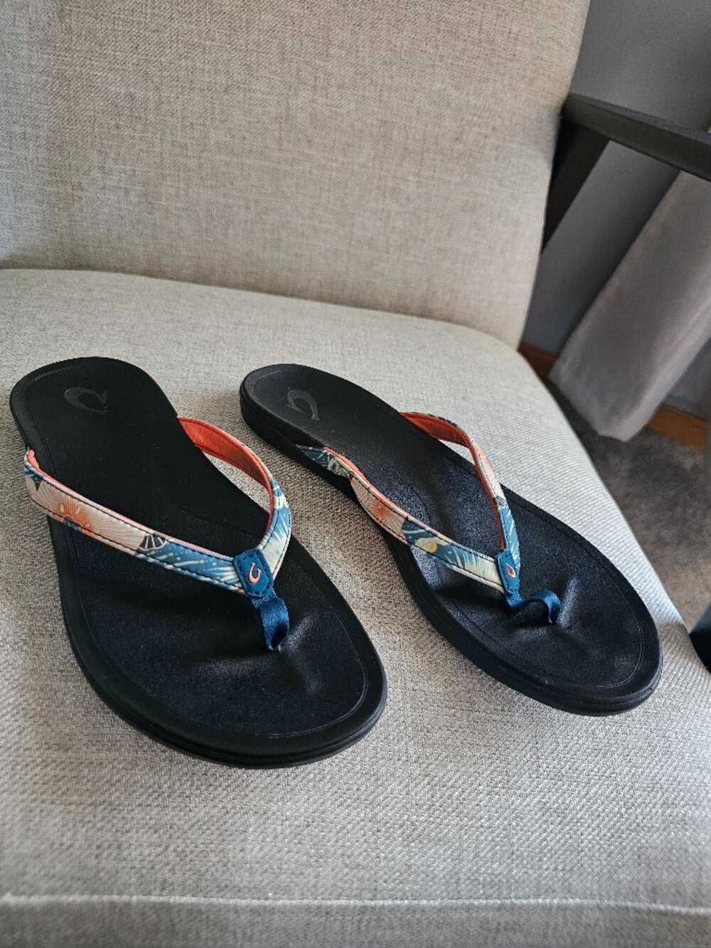 OluKai Ho‘ōpio Hui  Women’s Beach Sandals, Size 10